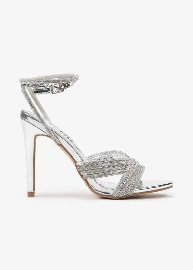Silver sandale na tanku petu