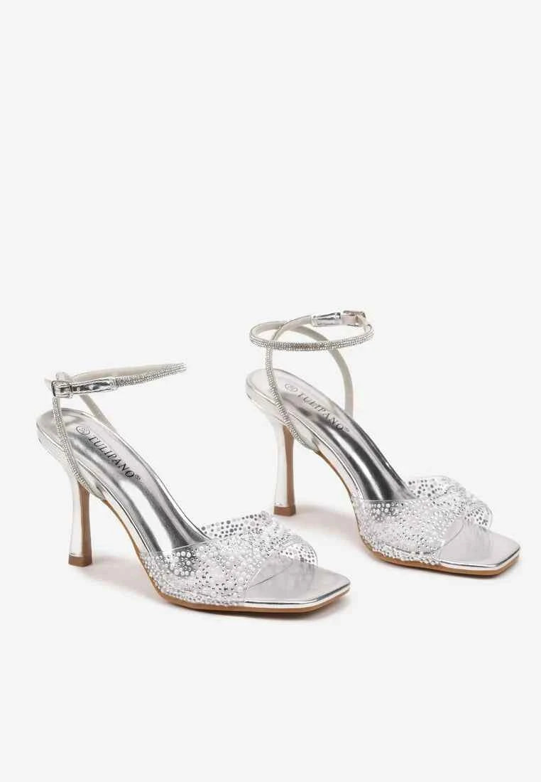 Silver sandale na tanku petu