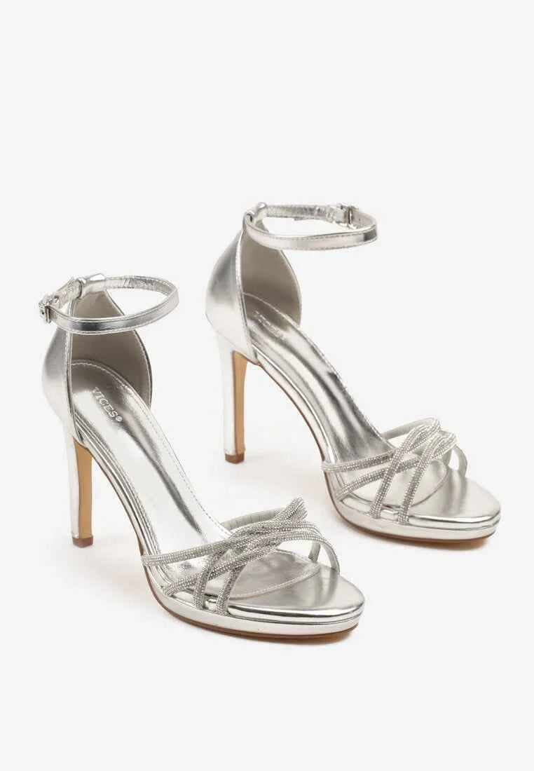 Silver sandale na tanku petu