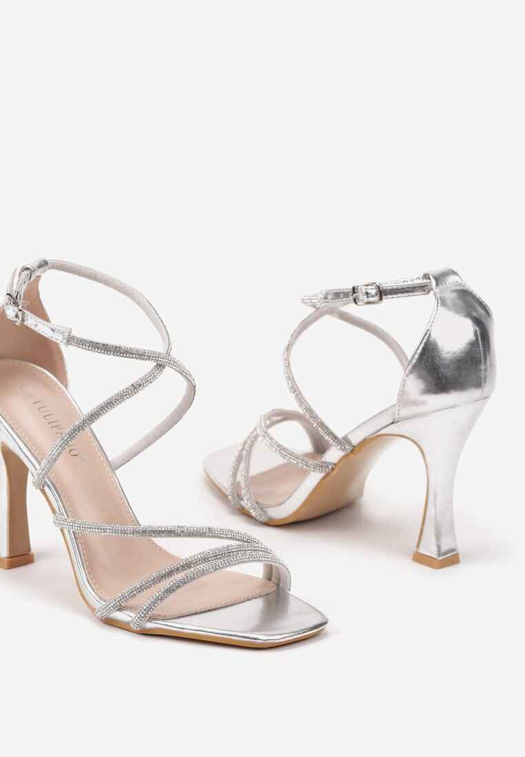 Silver sandale na tanku petu