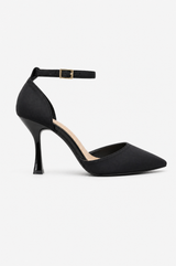 Black heels on a thin heel