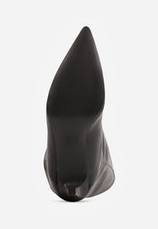 Black high-heeled boots