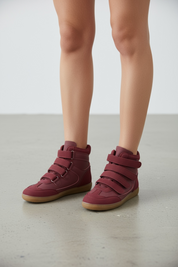 Burgundy sneakers with Velcro