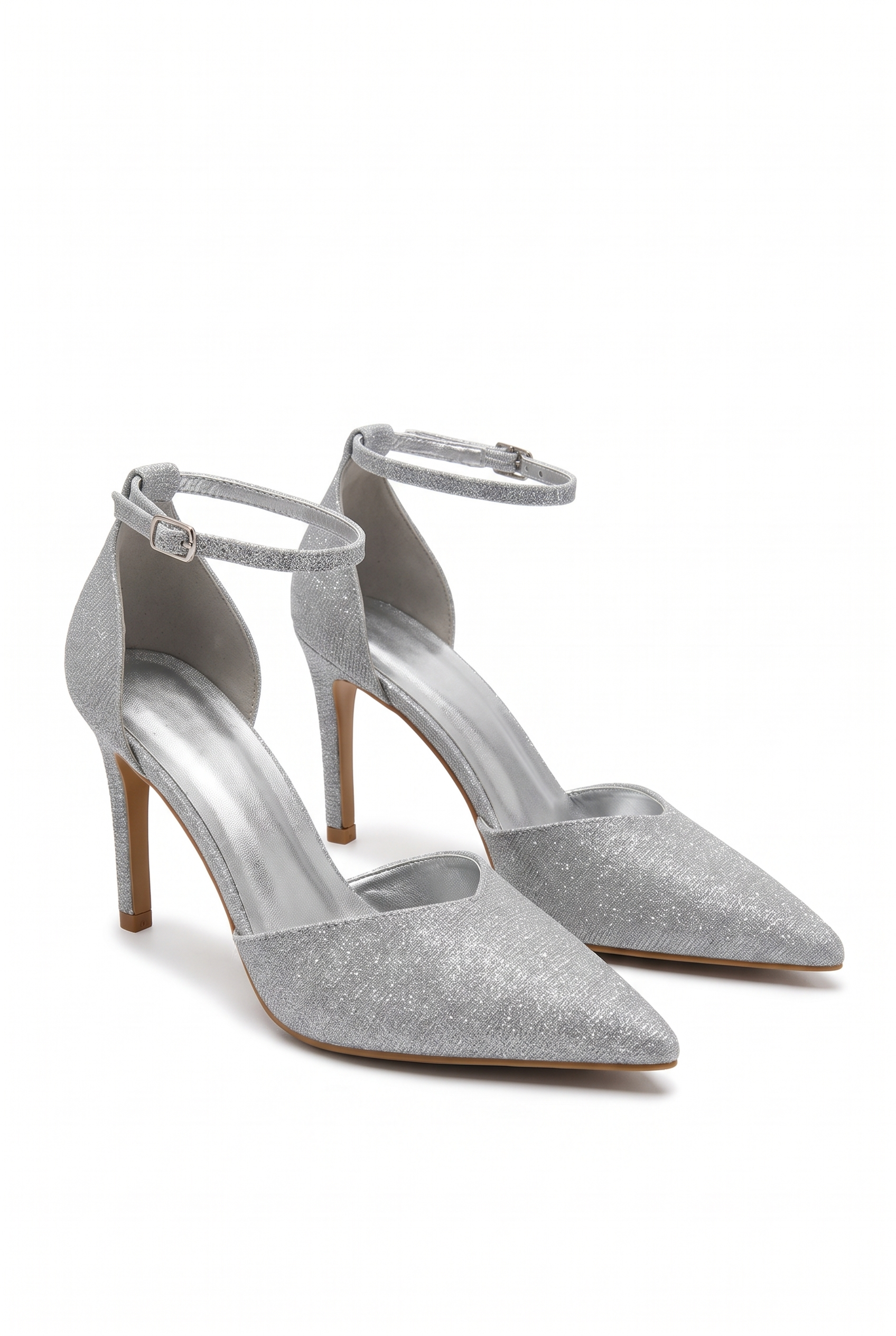 Gold heels on a thin heel